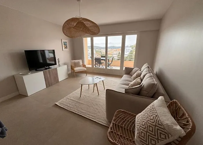 50 M2 - Vue - - Commerces Appartement *