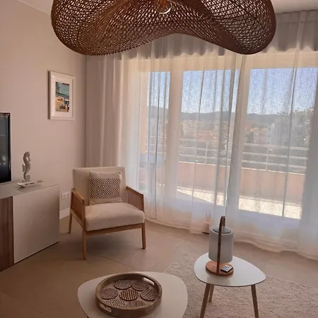 50 M2 - Vue - - Commerces Le Lavandou