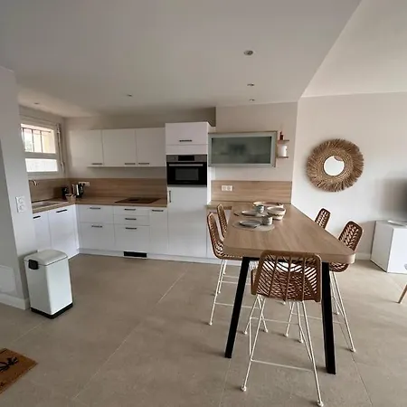 50 M2 - Vue - - Commerces Apartamento