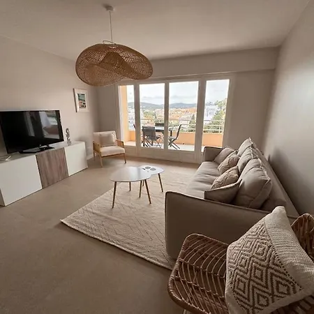 50 M2 - Vue - - Commerces Appartement *