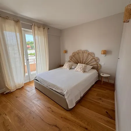 50 M2 - Vue - - Commerces Lägenhet Le Lavandou