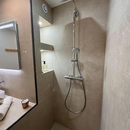 50 M2 - Vue - - Commerces Lägenhet Le Lavandou