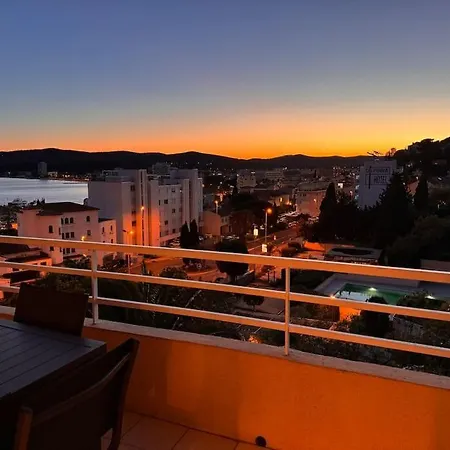 50 M2 - Vue - - Commerces Le Lavandou