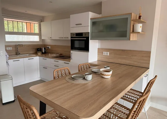 50 M2 - Vue - - Commerces Lägenhet Le Lavandou