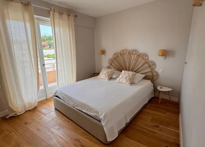 50 M2 - Vue - - Commerces Lägenhet Le Lavandou