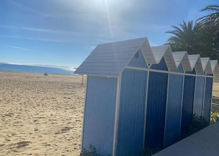 50 M2 - Vue - - Commerces Lägenhet Le Lavandou