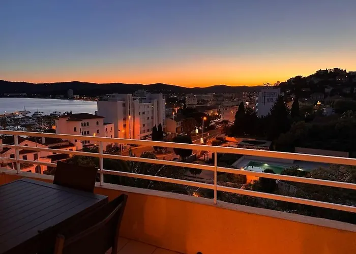 50 M2 - Vue - - Commerces Le Lavandou